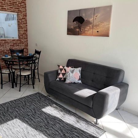 Loft Centro Com Ar Condicionado Charme & Aconchego Villa โบยตูวา ภายนอก รูปภาพ